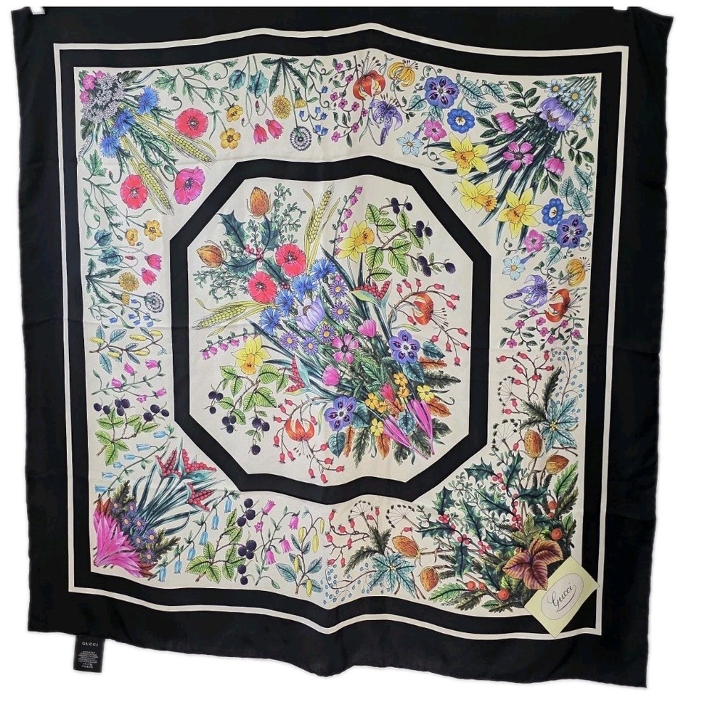 New Gucci Silk Scarf Logo Flora Infinity Multicolor White Black Wrap V. Acornero